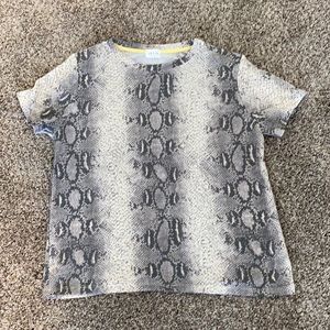 ⚡️3 for $15⚡️snake skin print t shirt